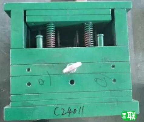 plastic injection machine mold